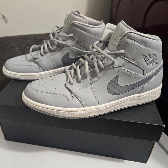 Nike Air Jordon\'s 1 MID Wolf Grey/Cool Grey-Cool Grey Mens Size 12 main image 8